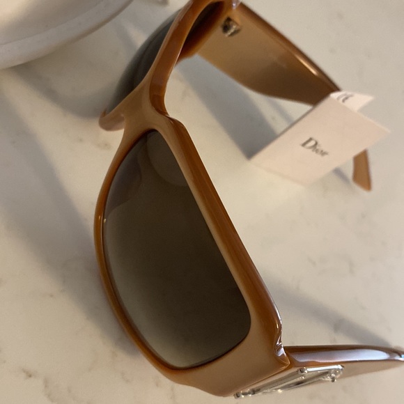 DIOR GORGEOUS SUNGLASSES - Picture 9 of 16